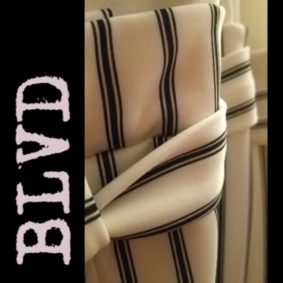 FINAL 🌅BLVD white/navy pinstripe pull-on Jumper - Picture 7 of 8